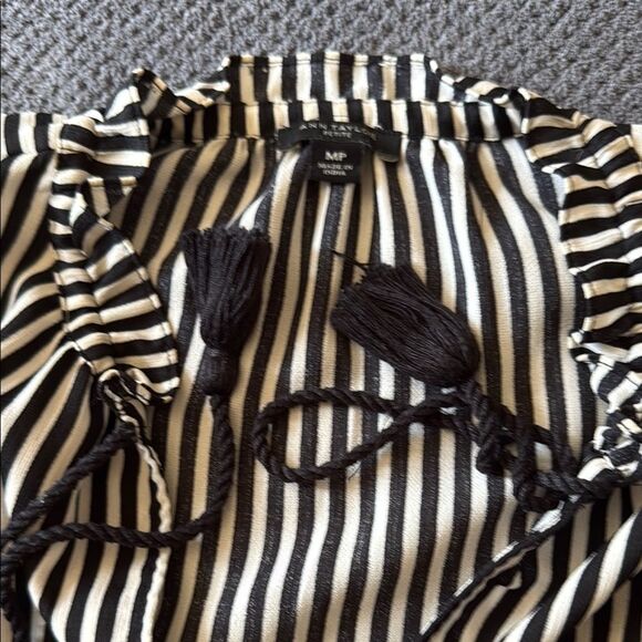 Ann Taylor Petite Stripe Tassel Blouse PM Ruffle Cuff Black White Vertical - Picture 3 of 9